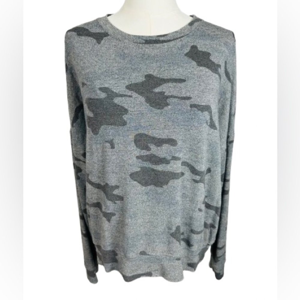 ❤️ SALE! 💙 Sundry Camo Print Knit Top in Gray Size L
